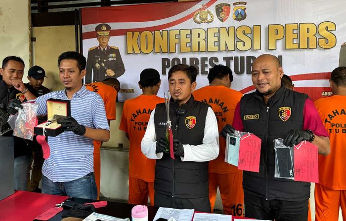 5 Pelaku Spesialis Pembobol Rumah Kosong di Tuban Dibekuk Polisi, Sekali Beraksi Gondol Ratusan Juta 5 Pelaku Spesialis Pembobol Rumah Kosong di Tuban Dibekuk Polisi, Sekali Beraksi Gondol Ratusan Juta