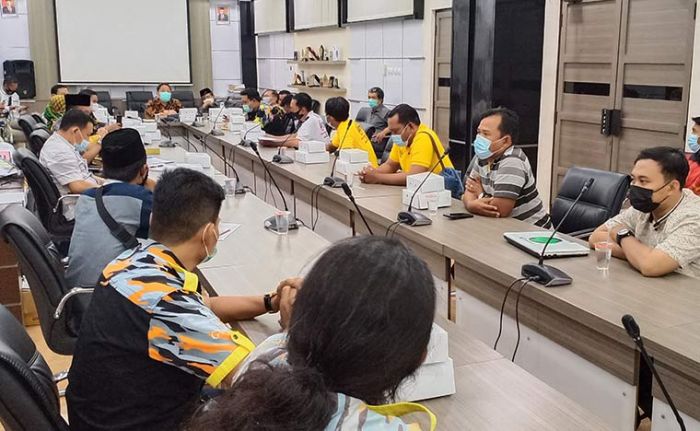 Kades dan P3D Munggugebang Tak Hadir, Hearing Dilanjut 25 Mei, Dewan Sarankan Penjaringan Ulang Kades dan P3D Munggugebang Tak Hadir, Hearing Dilanjut 25 Mei, Dewan Sarankan Penjaringan Ulang