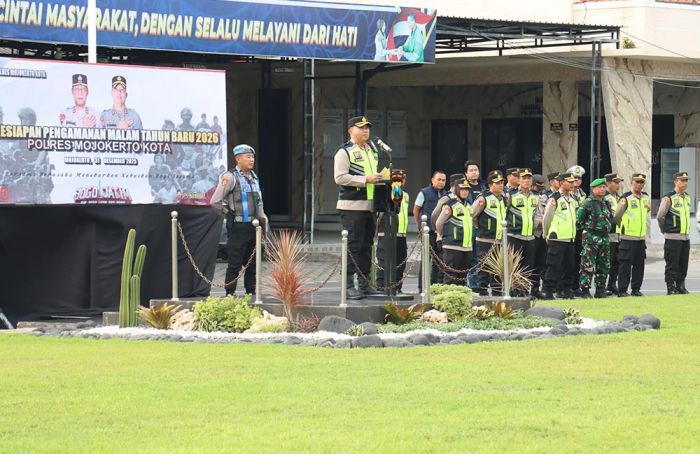Kawal Malam Pergantian Tahun, Kapolres Mojokerto Kota: Layani Masyarakat dengan Salam, Senyum, Sapa
