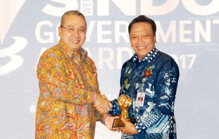 Bupati Gresik Raih Government Award Bidang Investasi Infrastruktur 2017