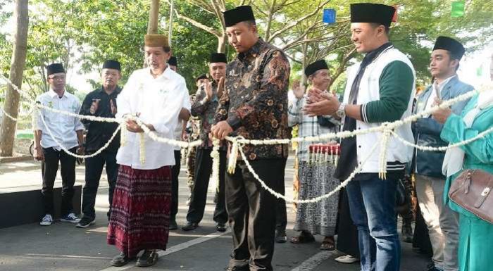 Peringati HSN, Tunjukkan Ekspresi Santri, Pemkab Kediri Gelar Bazar UMKM Peringati HSN, Tunjukkan Ekspresi Santri, Pemkab Kediri Gelar Bazar UMKM