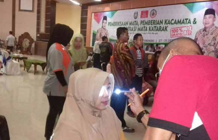 Ribuan Warga Miskin di Situbondo Ikuti Operasi dan Pemeriksaan Mata Gratis