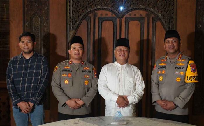 Kapolresta Sidoarjo Diajak Podcast Santri saat Silaturahmi Ke Ponpes Junwangi Kapolresta Sidoarjo Diajak Podcast Santri saat Silaturahmi Ke Ponpes Junwangi