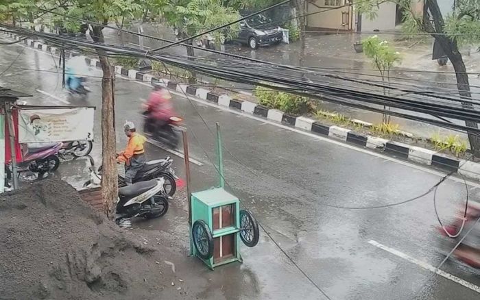 Hati-Hati di Jalan, Ini Prakiraan Cuaca di Surabaya 29 Desember 2023 Hati-Hati di Jalan, Ini Prakiraan Cuaca di Surabaya 29 Desember 2023