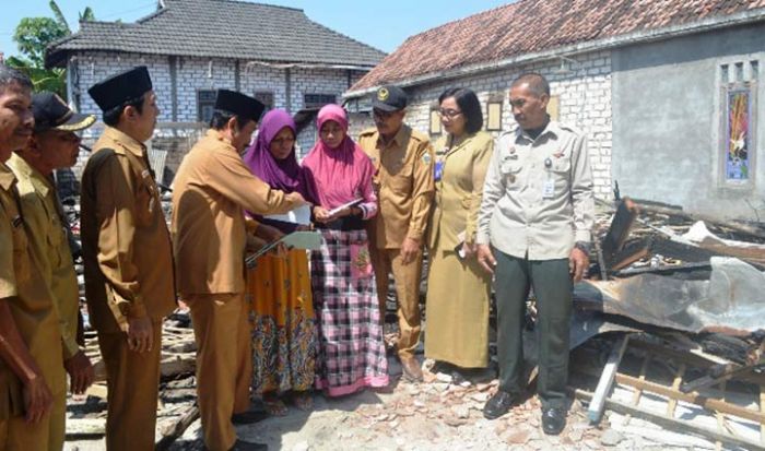 Dikunjungi Wabup, Warga Sekargadung Kumpulkan Rp 20 Juta Untuk Bangun Rumah Korban Kebakaran