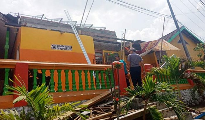 ​Perbaiki Atap Gudang Sekolah, Tukang Bangunan di Jember Tewas Kesetrum
