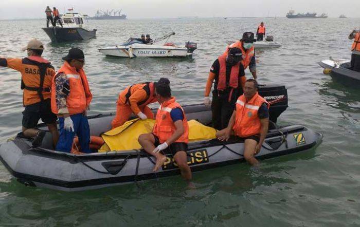 Dua Jenazah ABK KM Dewaruci Perkasa Belum Diketemukan Dua Jenazah ABK KM Dewaruci Perkasa Belum Diketemukan