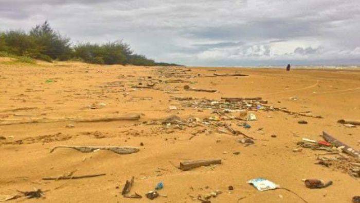 Pantai Lombang dan Slopeng di Sumenep Kumuh Pantai Lombang dan Slopeng di Sumenep Kumuh