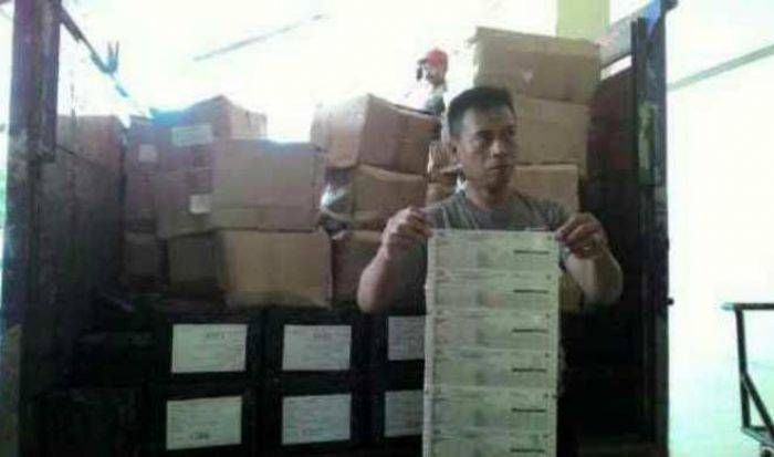 Tiba di Polda Jatim, Sebanyak 780 Ribu Material STNK Siap Didistribusikan Tiba di Polda Jatim, Sebanyak 780 Ribu Material STNK Siap Didistribusikan