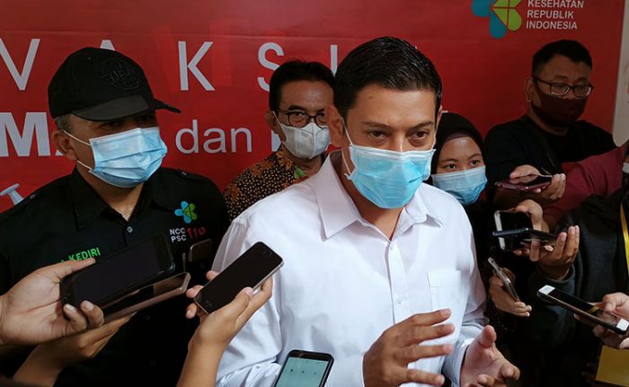 Pastikan Vaksinasi Tahap II Berjalan Lancar, Wali Kota Kediri Tinjau RS DKT dan Ruang Kilisuci Pastikan Vaksinasi Tahap II Berjalan Lancar, Wali Kota Kediri Tinjau RS DKT dan Ruang Kilisuci