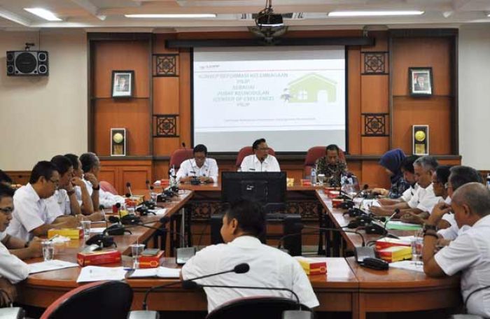 Bupati Sambari Gembleng Pejabat Teknis Penanggungjawab Lelang Bupati Sambari Gembleng Pejabat Teknis Penanggungjawab Lelang