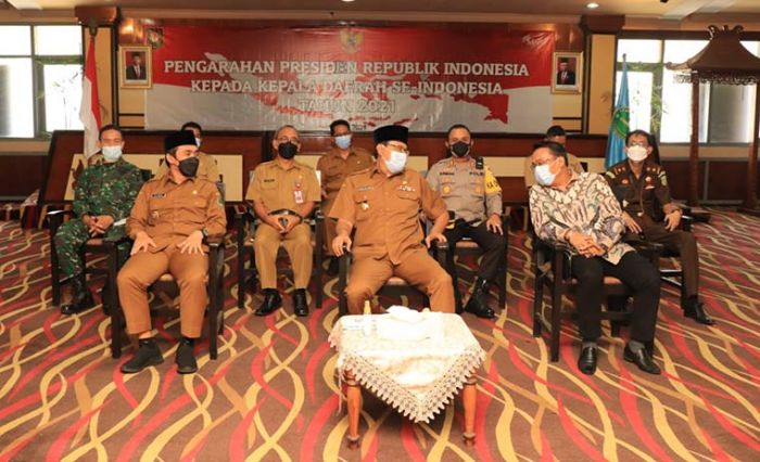 Gus Ipul-Mas Adi Siap Laksanakan Arahan Presiden Jokowi untuk Cegah Lonjakan Kasus Covid-19 Gus Ipul-Mas Adi Siap Laksanakan Arahan Presiden Jokowi untuk Cegah Lonjakan Kasus Covid-19