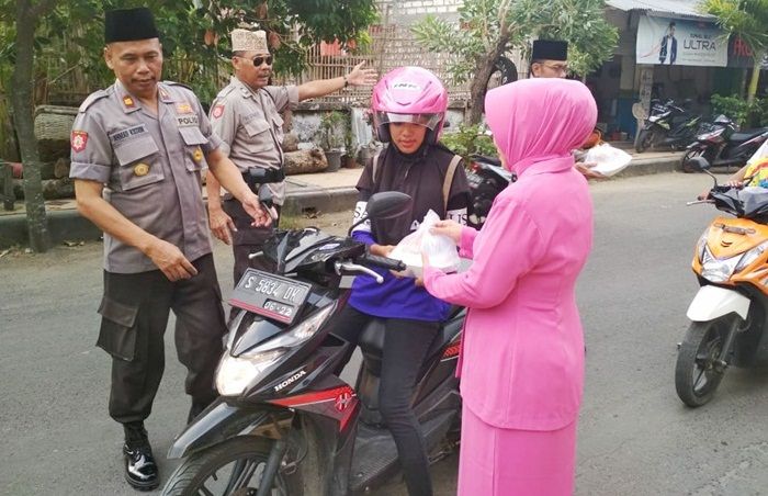 ​Polsek Senori Bagi-bagi Takjil dan Buka Bersama 3 Pilar