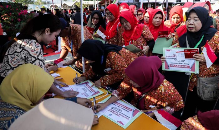 Asap Dapur Pekerja IHT Terus Mengepul Berkat BLT DBHCHT