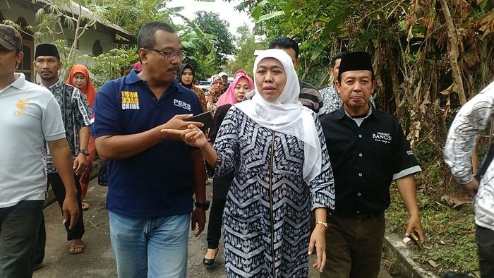 Penasaran Tenun Ikat Parengan, Khofifah Akan Dirikan Pusat Informasi Super Koridor Penasaran Tenun Ikat Parengan, Khofifah Akan Dirikan Pusat Informasi Super Koridor