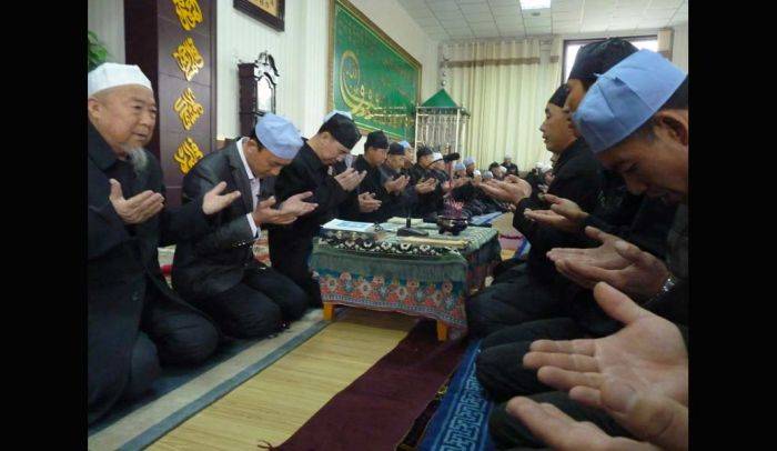 ​Idul Adha di Negara Lain, di Tiongkok Bakar Hio di Masjid, Wanita Dilarang Salat Id