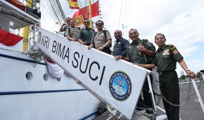 Siswa Lemhannas RI Kunjungi KRI Bima Suci Siswa Lemhannas RI Kunjungi KRI Bima Suci