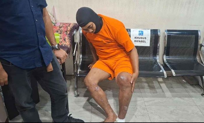 Polisi Hadiahi Timah Panas ke Kaki Salah Satu Begal Guru di Bangkalan Polisi Hadiahi Timah Panas ke Kaki Salah Satu Begal Guru di Bangkalan