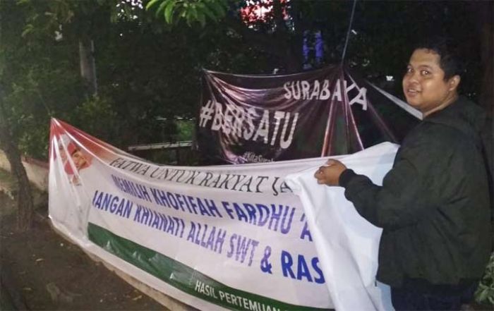 Muncul Spanduk Kampanye Hitam, Kubu Khofifah-Emil: Itu Upaya Adu Domba Kiai