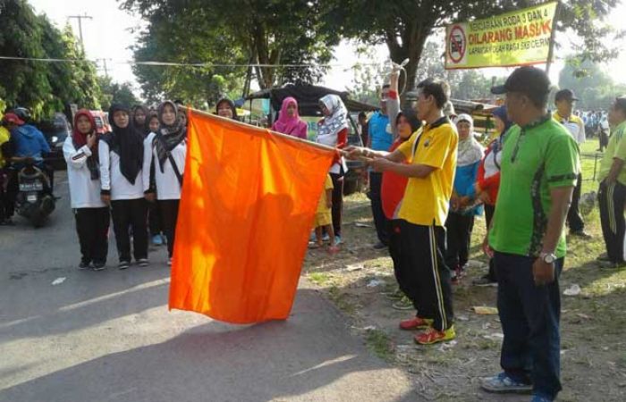 Danramil Cerme Gresik Berbaur dengan Warga Ikuti Jalan Sehat