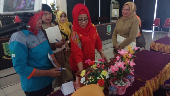 Ibu-ibu Tiga Kecamatan di Mojokerto Beradu Kreasi Daur Ulang Sampah Ibu-ibu Tiga Kecamatan di Mojokerto Beradu Kreasi Daur Ulang Sampah