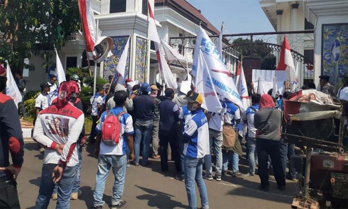 Protes Pengurangan Upah, Puluhan Buruh PT SBI Wadul Bupati dan DPRD Tuban