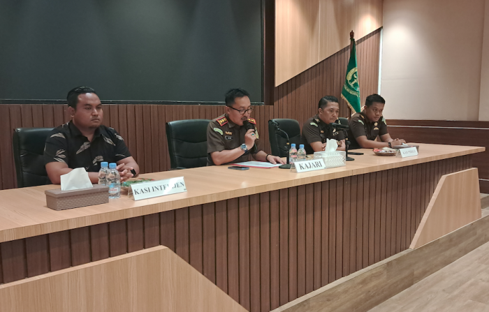 Kejari Tuban Tetapkan AAJ dan HK Tersangka Kasus Korupsi BUMD PT RSM, Kerugian Tembus Rp2,6 M Kejari Tuban Tetapkan AAJ dan HK Tersangka Kasus Korupsi BUMD PT RSM, Kerugian Tembus Rp2,6 M