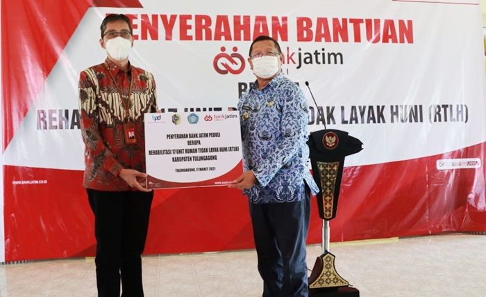 Bank Jatim Rehabilitasi 17 RTLH di Tulungagung Melalui CSR Bank Jatim Peduli