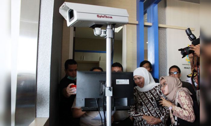 Antisipasi Virus Corona, Gubernur Jatim Cek Alat Body Thermal Scanner di Bandara Juanda Antisipasi Virus Corona, Gubernur Jatim Cek Alat Body Thermal Scanner di Bandara Juanda