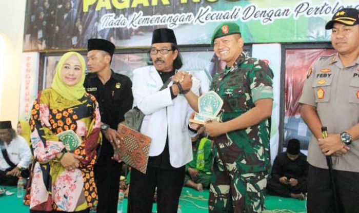 Ratusan Santri di Lamongan Dikukuhkan Jadi Pendekar Pagar Nusa Ratusan Santri di Lamongan Dikukuhkan Jadi Pendekar Pagar Nusa