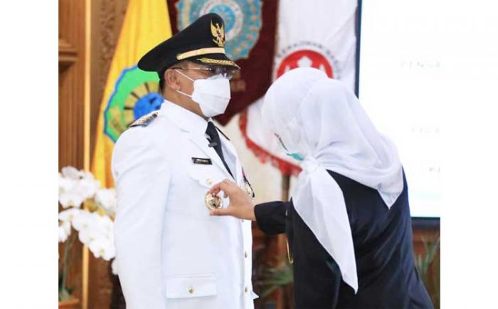 Dr. Hudiono Dilantik Jadi Pj. Bupati Sidoarjo, Gubernur Khofifah Minta Lari Kencang Dr. Hudiono Dilantik Jadi Pj. Bupati Sidoarjo, Gubernur Khofifah Minta Lari Kencang