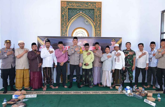 Silaturahim dengan Tokoh Besuki, Kapolres Situbondo Tegaskan Netralitas pada Pilkada 2024 Silaturahim dengan Tokoh Besuki, Kapolres Situbondo Tegaskan Netralitas pada Pilkada 2024