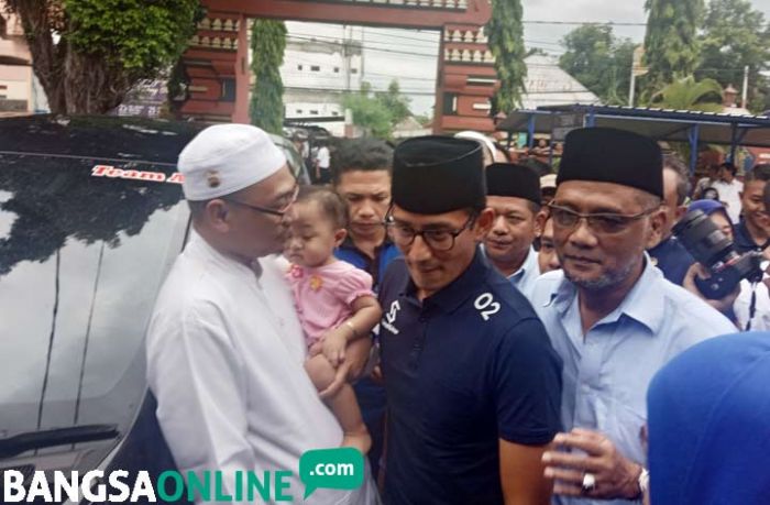 Sandiaga Uno Jenguk Kades Sampangagung di Lapas Kelas IIB Mojokerto Sandiaga Uno Jenguk Kades Sampangagung di Lapas Kelas IIB Mojokerto