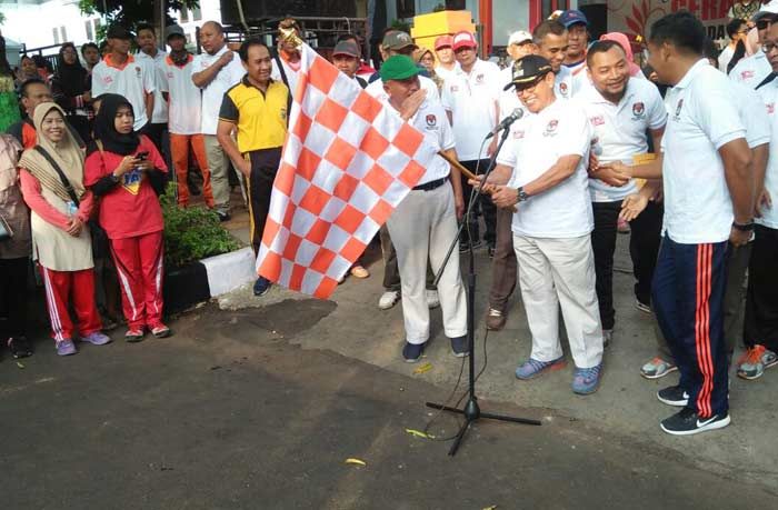 Sosialisasikan Gerakan Sadar Pemilu, KPUD Tuban Gelar Jalan Sehat Bersama Warga