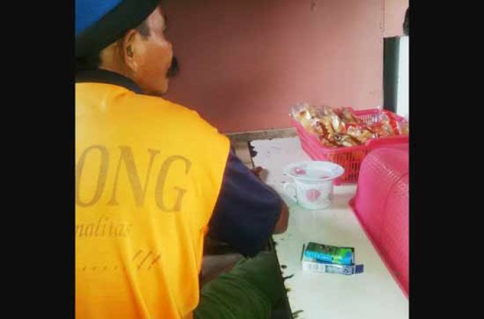 Konsumen Keluhkan Rokok Lokal Pacitan Bau Pesing Konsumen Keluhkan Rokok Lokal Pacitan Bau Pesing
