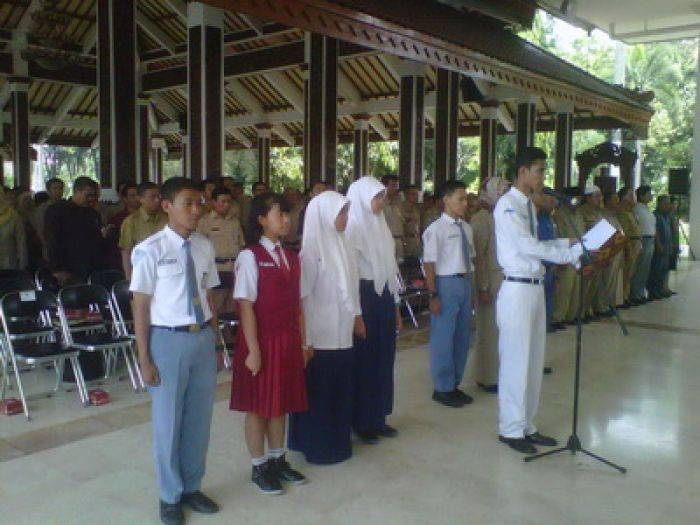 Amankan UN, 233 Polisi Sidoarjo Berbaju Batik Amankan UN, 233 Polisi Sidoarjo Berbaju Batik