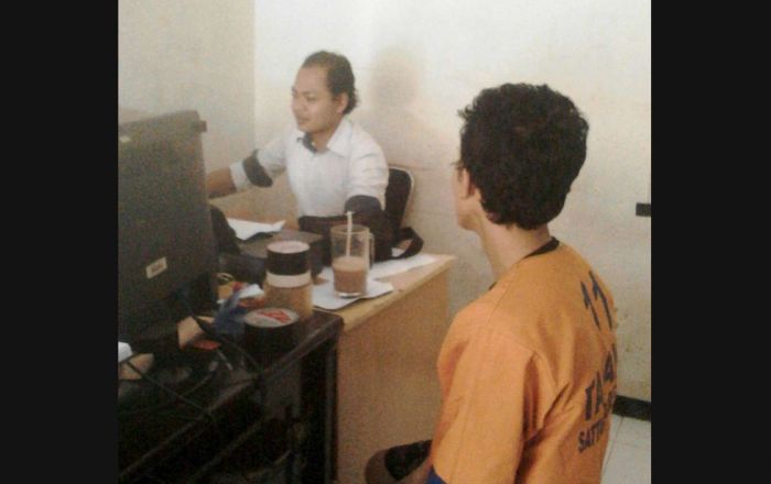 Sopir Lyn Warga Bendul Merisi jadi Pengedar Sabu Kelas Kakap Sopir Lyn Warga Bendul Merisi jadi Pengedar Sabu Kelas Kakap