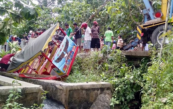 Terjun ke Selokan Sawah Sedalam 4 Meter, Kereta Kelinci di Madiun Memakan 2 Korban Jiwa Sekaligus Terjun ke Selokan Sawah Sedalam 4 Meter, Kereta Kelinci di Madiun Memakan 2 Korban Jiwa Sekaligus