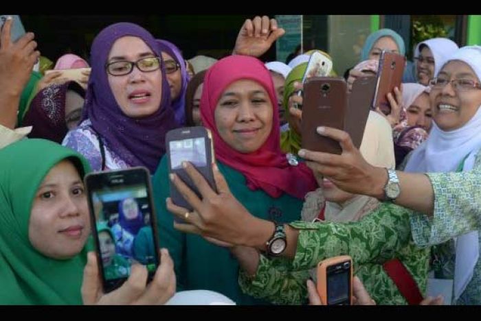 Kongres XVII Muslimat NU: Dukungan Mengalir, Khofifah Tak Mau Besar Kepala Kongres XVII Muslimat NU: Dukungan Mengalir, Khofifah Tak Mau Besar Kepala