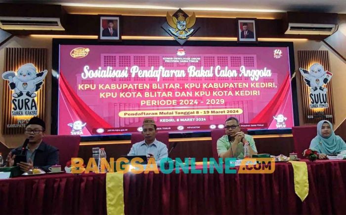 Timsel Wilayah Jawa Timur 5 Sosialisasikan Pendaftaran Bakal Calon Anggota KPU Kabupaten/Kota Timsel Wilayah Jawa Timur 5 Sosialisasikan Pendaftaran Bakal Calon Anggota KPU Kabupaten/Kota