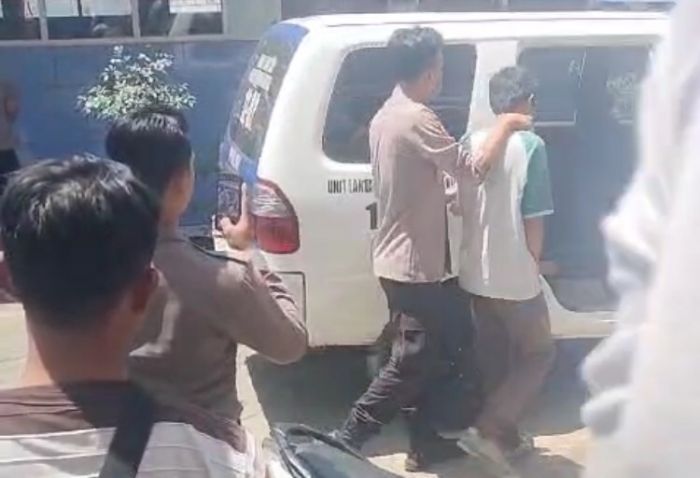 Bejat! Cabuli 5 Siswi, Pembina Pramuka SD di Sukomanunggal Ditangkap Polisi Bejat! Cabuli 5 Siswi, Pembina Pramuka SD di Sukomanunggal Ditangkap Polisi