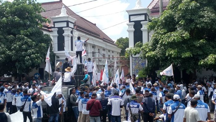 PT Swabina Gatra PHK 29 Pekerja Lewat WhatsApp, FSPMI Wadul Pemkab dan DPRD Tuban PT Swabina Gatra PHK 29 Pekerja Lewat WhatsApp, FSPMI Wadul Pemkab dan DPRD Tuban
