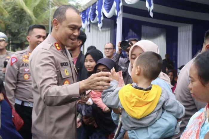 Polres Malang Berangkatkan Ratusan Peserta Mudik Balik Gratis Polres Malang Berangkatkan Ratusan Peserta Mudik Balik Gratis