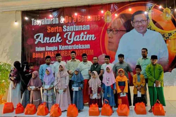 Bebasnya Anas Urbaningrum, KAHMI dan HMI Pamekasan Gelar Tasyakuran dan Beri Santunan Anak Yatim Bebasnya Anas Urbaningrum, KAHMI dan HMI Pamekasan Gelar Tasyakuran dan Beri Santunan Anak Yatim