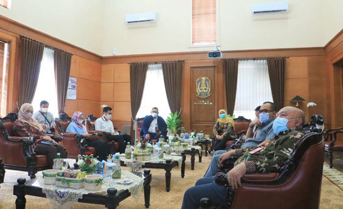 KPPU dan Pemprov Jatim Terus Perbaiki Iklim Persaingan Usaha KPPU dan Pemprov Jatim Terus Perbaiki Iklim Persaingan Usaha
