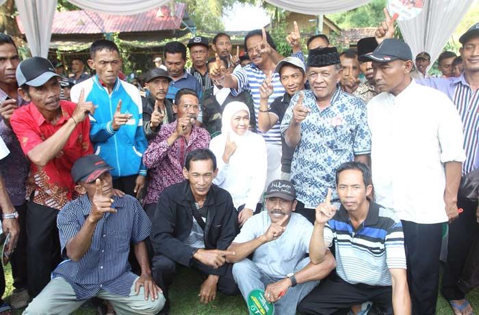 Masyarakat Petani Desa Tapal Kuda Tegaskan Dukungan untuk Khofifah-Emil Masyarakat Petani Desa Tapal Kuda Tegaskan Dukungan untuk Khofifah-Emil