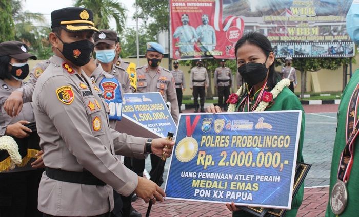 Beri Penghargaan 5 Atlet Peraih Medali di PON Papua, Kapolres: Mereka Pahlawan Kabupaten Probolinggo Beri Penghargaan 5 Atlet Peraih Medali di PON Papua, Kapolres: Mereka Pahlawan Kabupaten Probolinggo