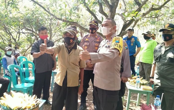 ​Polres Kediri Kota Gelar Simulasi Pemadaman Hutan di Lereng Gunung Klotok