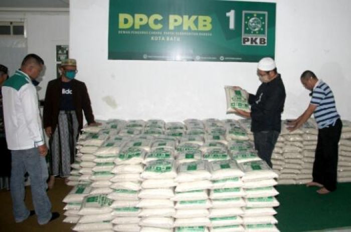 Bantu Warga Terdampak Covid-19, PKB Salurkan 7 Ton Beras Bantu Warga Terdampak Covid-19, PKB Salurkan 7 Ton Beras