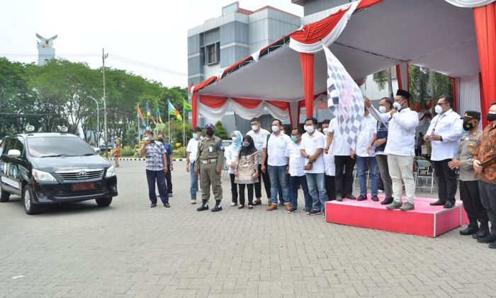 Jemput Bola, Bupati Gresik Kolaborasi dengan Kadin Luncurkan Mobil Vaksin Jemput Bola, Bupati Gresik Kolaborasi dengan Kadin Luncurkan Mobil Vaksin
